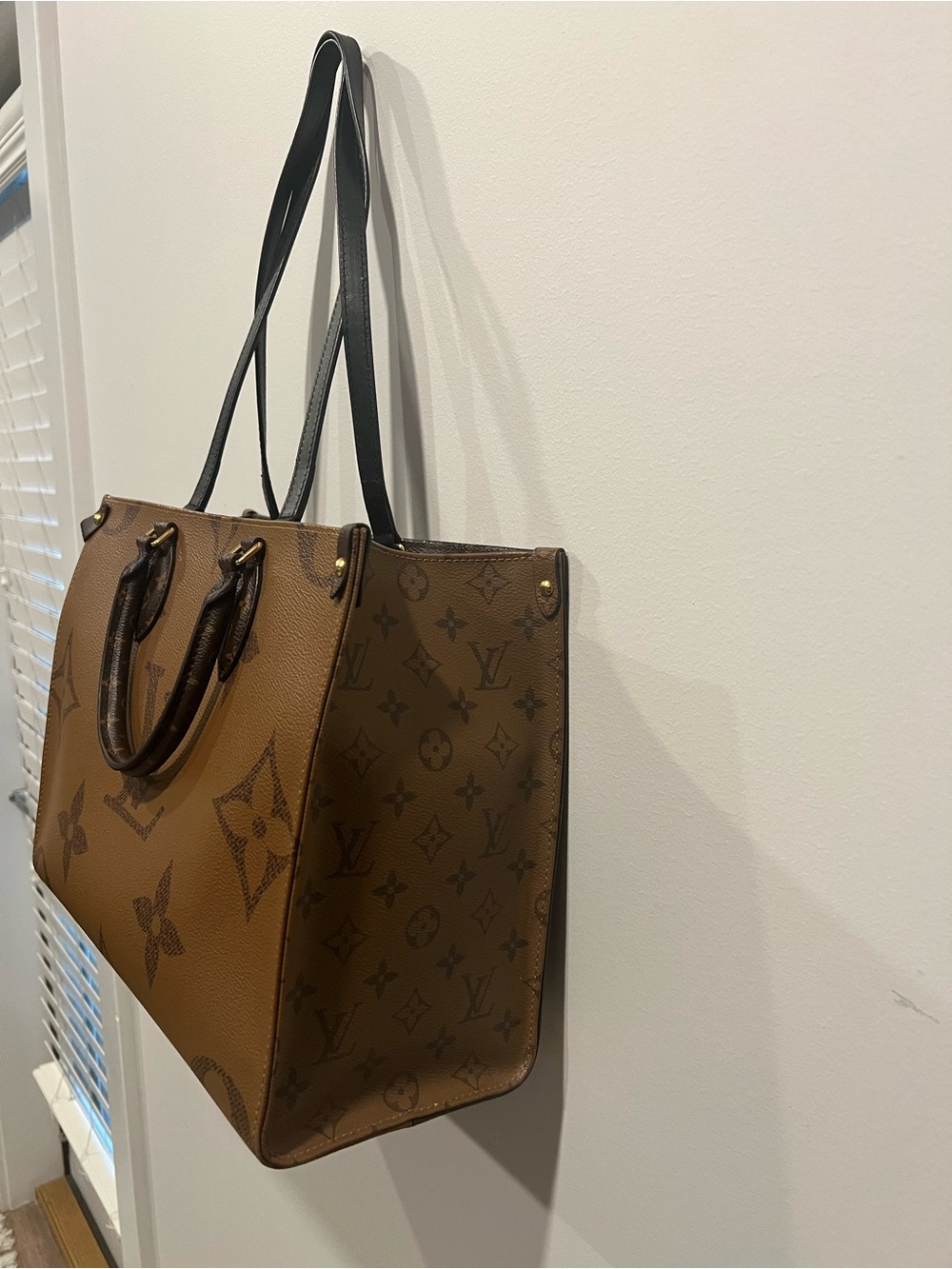 Louis Vuitton OnTheGo GM Monogram Reverse Tote Brown/Tan Red Interior + insert. - Picture 8 of 13